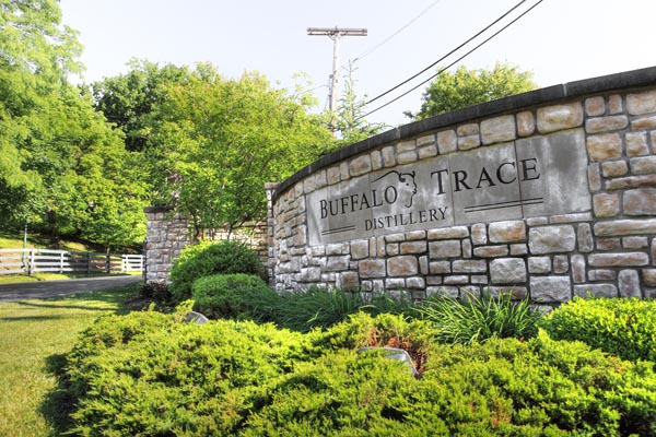 【水牛足迹波本威士忌buffalo trace distillery straig